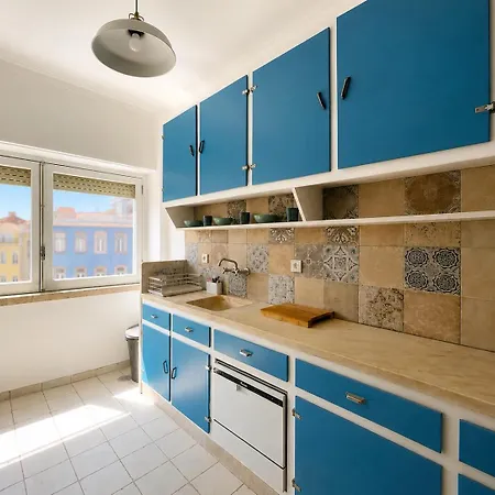 Lx Factory Apartment-lisbon Style-spacious & Bright-congress Centre Appartamento *