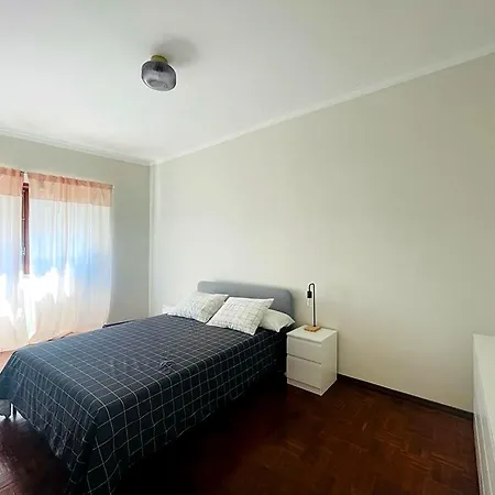 Lx Factory Apartment-lisbon Style-spacious & Bright-congress Centre Appartamento
