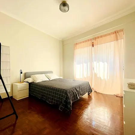 Lx Factory Apartment-lisbon Style-spacious & Bright-congress Centre Appartamento Lisbona