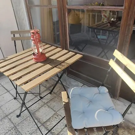 Lx Factory Apartment-lisbon Style-spacious & Bright-congress Centre Διαμέρισμα